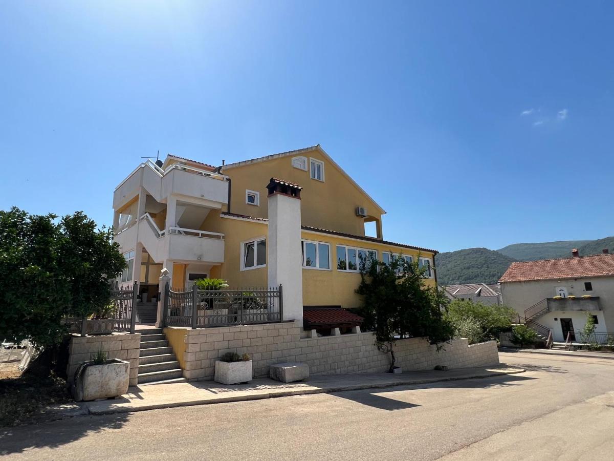 Apartments Ana Stari Grad  Ngoại thất bức ảnh
