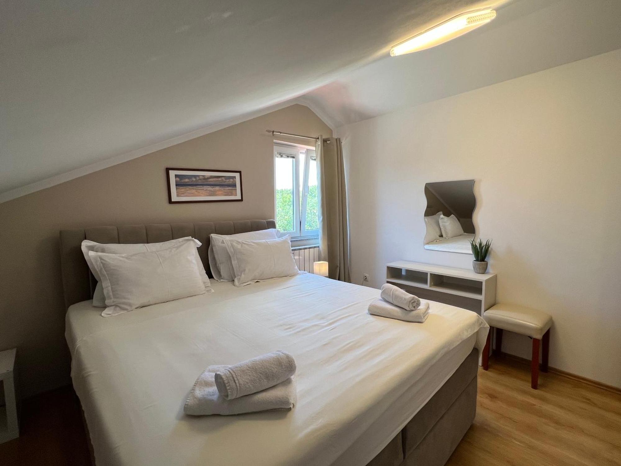 Apartments Ana Stari Grad  Ngoại thất bức ảnh