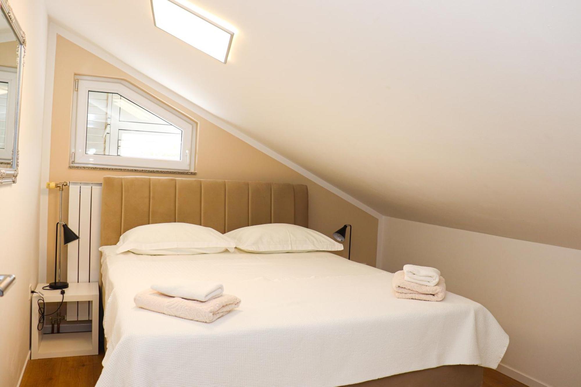 Apartments Ana Stari Grad  Ngoại thất bức ảnh