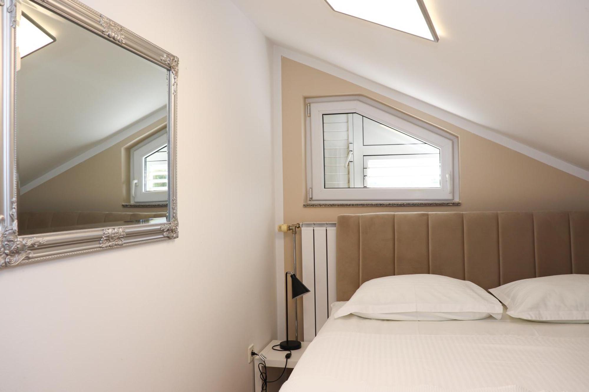 Apartments Ana Stari Grad  Ngoại thất bức ảnh