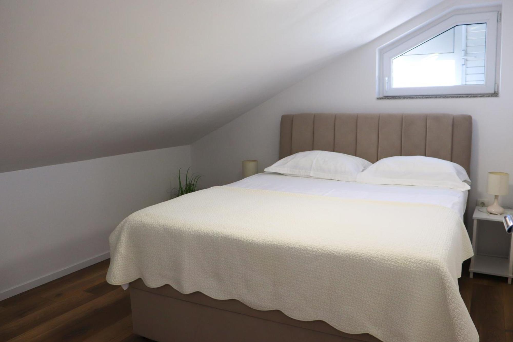 Apartments Ana Stari Grad  Ngoại thất bức ảnh